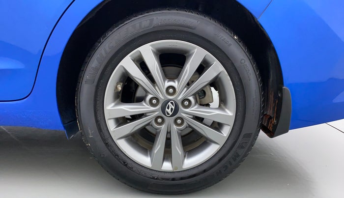 2017 Hyundai New Elantra 2.0 SX (O) AT, Petrol, Automatic, 83,832 km, Left Rear Wheel