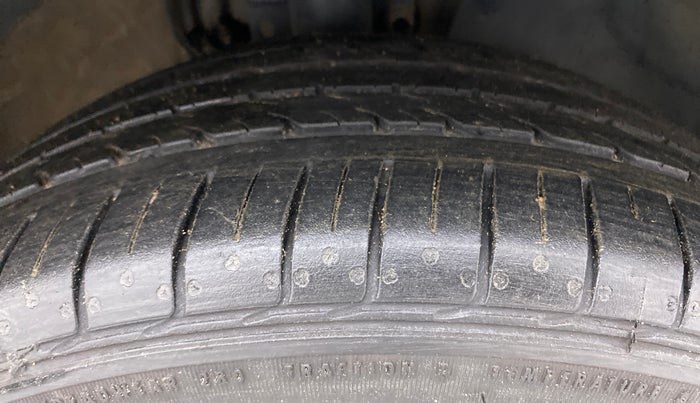 2018 Volkswagen Polo HIGHLINE PLUS 1.0 16 ALLOY, Petrol, Manual, 79,520 km, Right Front Tyre Tread
