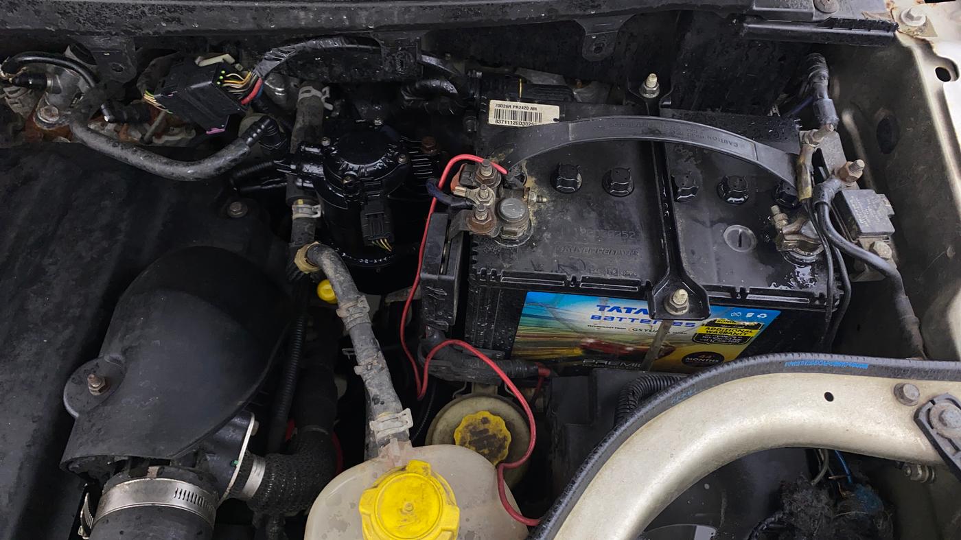2016 Mahindra TUV300 T8, Diesel, Manual, 1,05,355 km, Engine View - Left