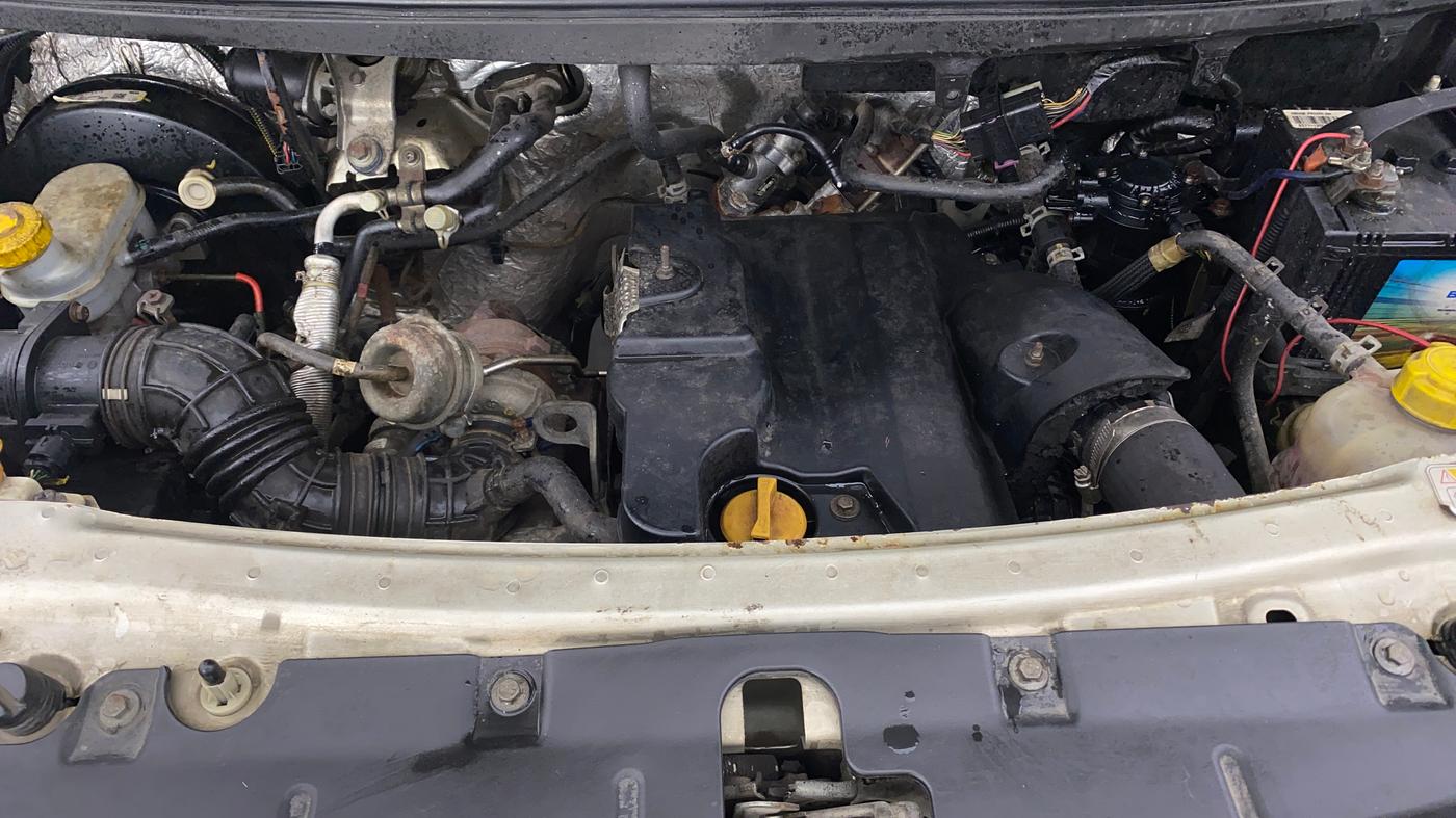 2016 Mahindra TUV300 T8, Diesel, Manual, 1,05,355 km, Engine View