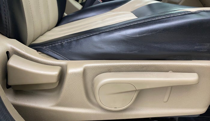 2016 Mahindra TUV300 T8, Diesel, Manual, 1,05,275 km, Driver Side Adjustment Panel