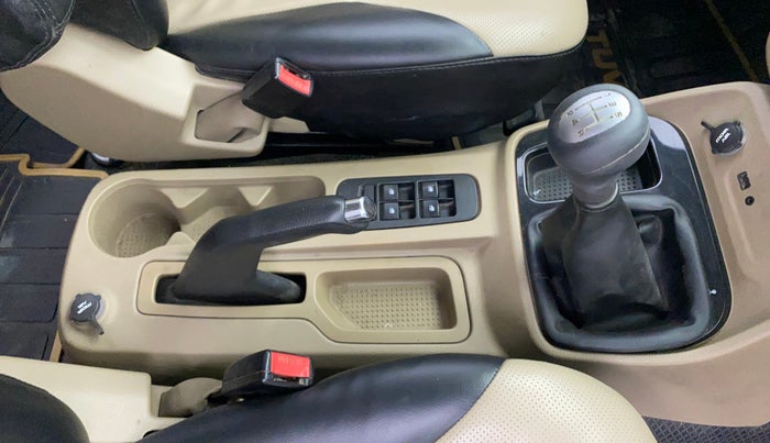 2016 Mahindra TUV300 T8, Diesel, Manual, 1,05,275 km, Gear Lever