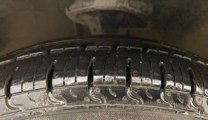 2013 Hyundai i10 MAGNA 1.2, Petrol, Manual, 54,003 km, Left Front Tyre Tread