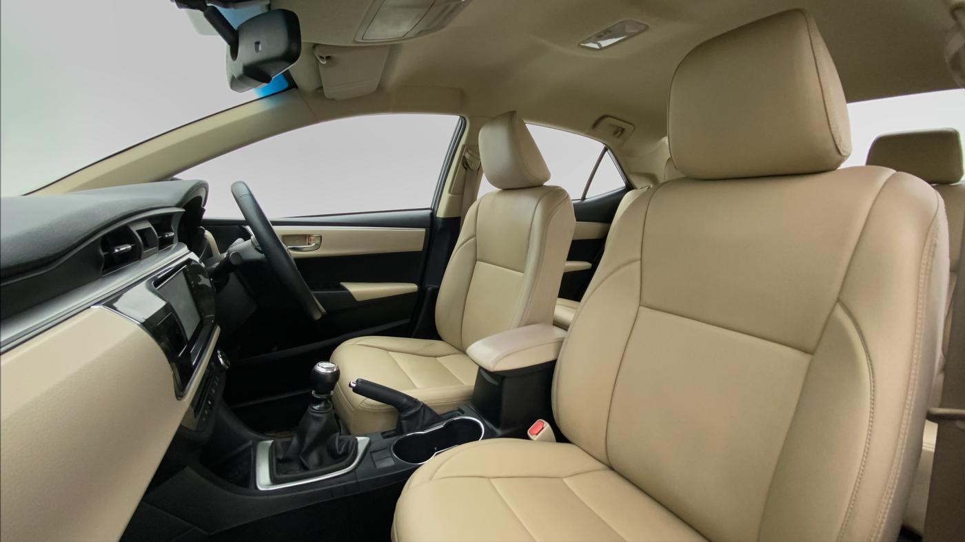 2016 Toyota Corolla Altis G, Petrol, Manual, 78,087 km, Right Side Front Door Cabin