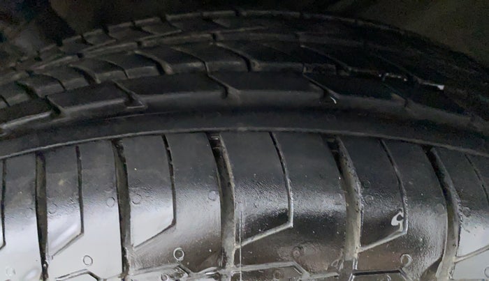 2016 Toyota Corolla Altis G, Petrol, Manual, 78,087 km, Left Rear Tyre Tread