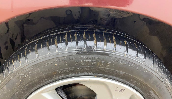 2015 Honda City 1.5L I-DTEC V, Diesel, Manual, 1,06,188 km, Left Front Tyre Tread