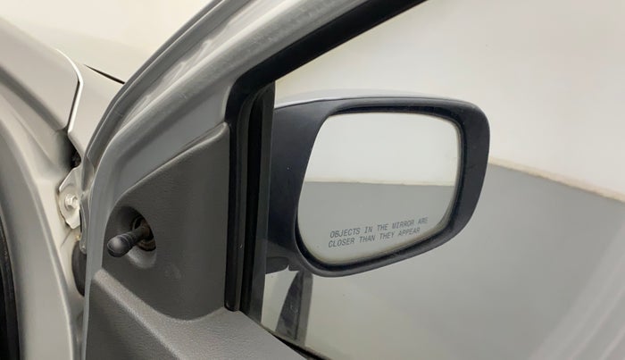 2012 Toyota Etios V, Petrol, Manual, 60,830 km, Right rear-view mirror - ORVM knob broken and not working