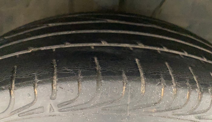 2012 Toyota Etios V, Petrol, Manual, 60,830 km, Right Front Tyre Tread
