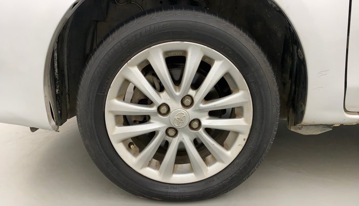 2012 Toyota Etios V, Petrol, Manual, 60,830 km, Left front tyre - Minor crack