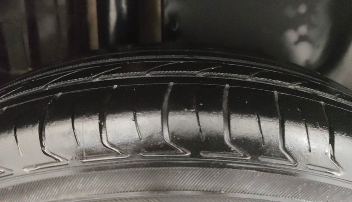 2015 Maruti Swift Dzire VXI, Petrol, Manual, 1,25,003 km, Right Rear Tyre Tread