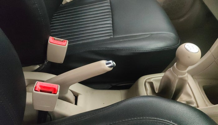 2015 Maruti Swift Dzire VXI, Petrol, Manual, 1,25,003 km, Gear Lever