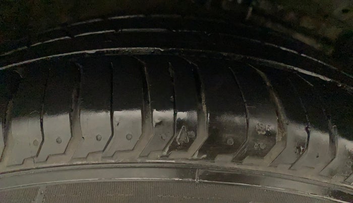2014 Maruti Ertiga VXI, Petrol, Manual, 65,000 km, Right Rear Tyre Tread