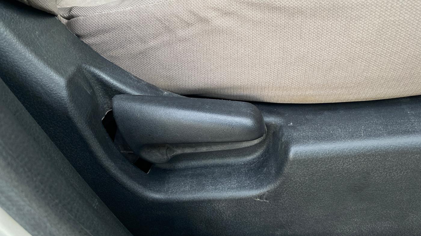 2015 Maruti Wagon R 1.0 VXI, Petrol, Manual, 99,601 km, Driver Side Adjustment Panel
