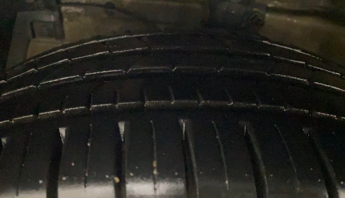 2018 Maruti Ciaz ALPHA 1.4 PETROL, Petrol, Manual, 81,851 km, Left Front Tyre Tread