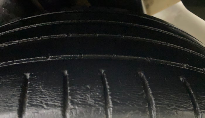 2018 Maruti Ciaz ALPHA 1.4 PETROL, Petrol, Manual, 81,851 km, Left Rear Tyre Tread