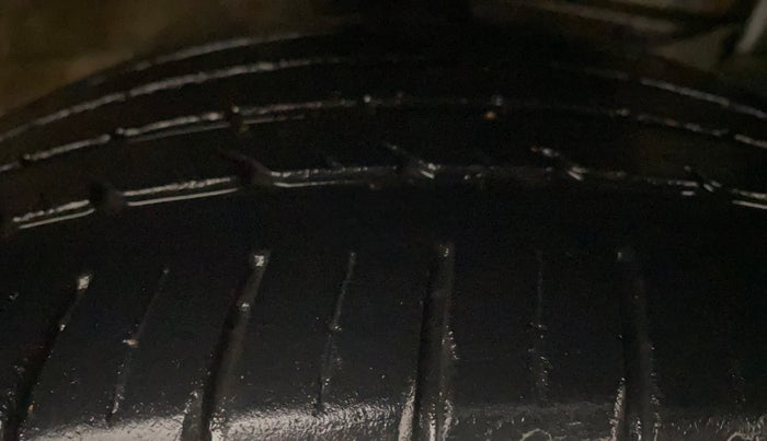 2018 Maruti Ciaz ALPHA 1.4 PETROL, Petrol, Manual, 81,851 km, Right Front Tyre Tread