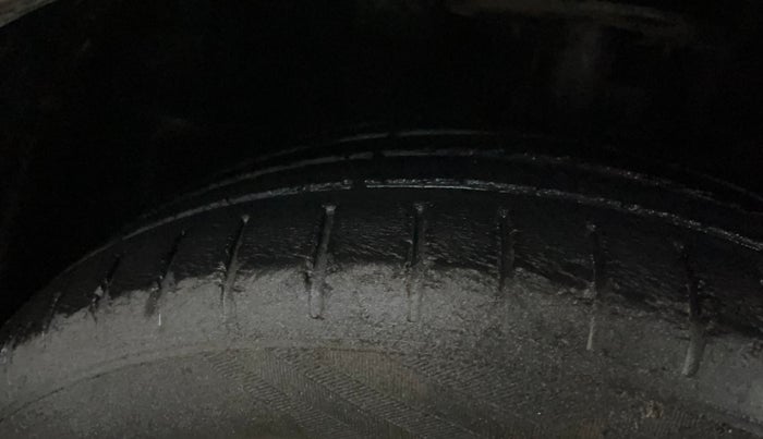 2017 Maruti Baleno ALPHA CVT PETROL 1.2, Petrol, Automatic, 71,316 km, Right Front Tyre Tread