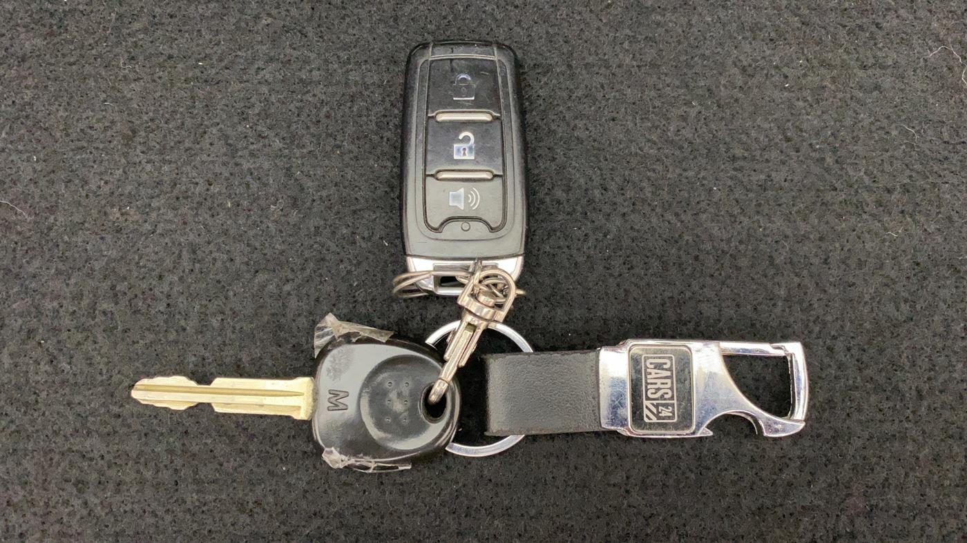 2015 Hyundai Eon ERA +, Petrol, Manual, 35,665 km, Key Close Up
