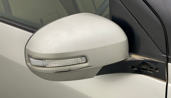 2015 Maruti Swift Dzire VXI, Petrol, Manual, 65,251 km, Right rear-view mirror - Indicator light has minor damage