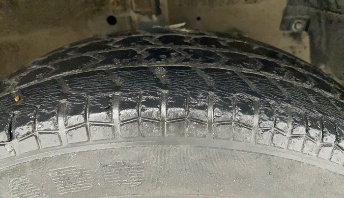 2015 Maruti Swift Dzire VXI, Petrol, Manual, 65,251 km, Right Front Tyre Tread