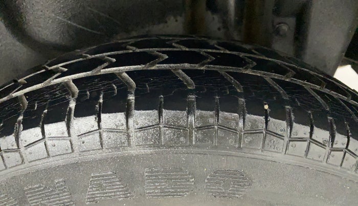 2015 Maruti Swift Dzire VXI, Petrol, Manual, 65,251 km, Left Rear Tyre Tread