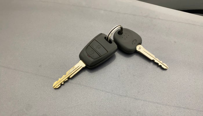 2019 Hyundai NEW SANTRO SPORTZ CNG, CNG, Manual, 63,383 km, Key Close Up