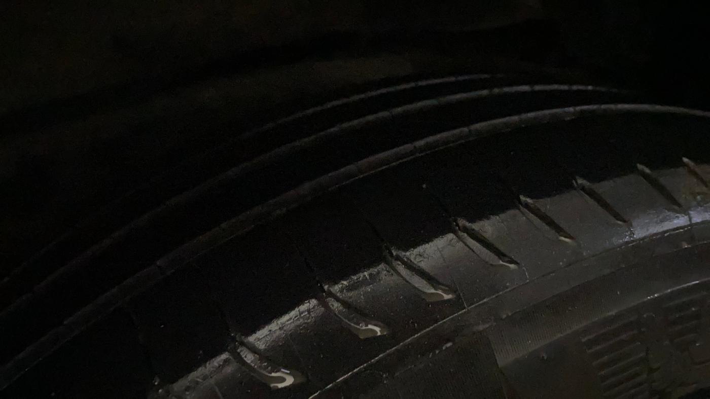2018 Toyota Innova Crysta 2.7 GX AT 7 STR, Petrol, Automatic, 86,642 km, Left Rear Tyre Tread