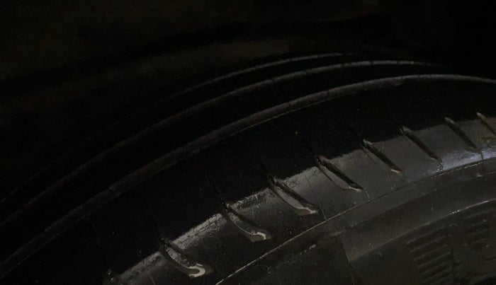 2018 Toyota Innova Crysta 2.7 GX AT 7 STR, Petrol, Automatic, 86,642 km, Left Rear Tyre Tread