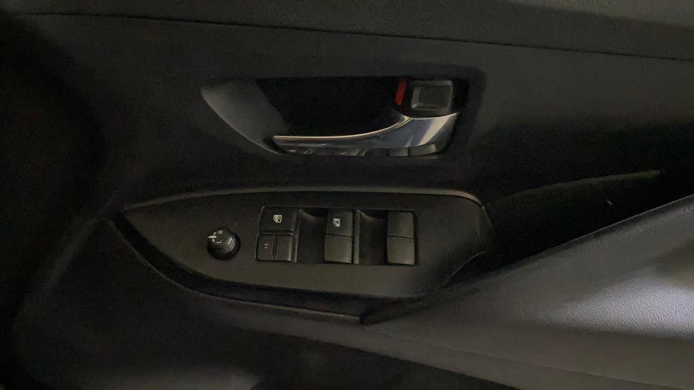 2018 Toyota Innova Crysta 2.7 GX AT 7 STR, Petrol, Automatic, 86,642 km, Driver Side Door Panels Control