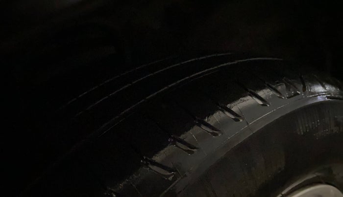 2018 Toyota Innova Crysta 2.7 GX AT 7 STR, Petrol, Automatic, 86,642 km, Left Front Tyre Tread