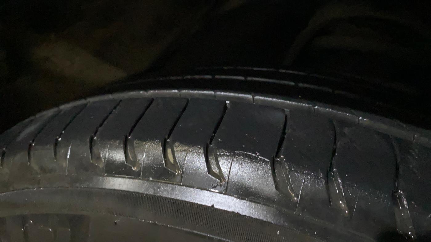 2018 Toyota Innova Crysta 2.7 GX AT 7 STR, Petrol, Automatic, 86,642 km, Right Front Tyre Tread
