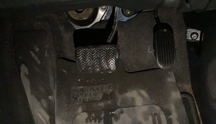 2018 Toyota Innova Crysta 2.7 GX AT 7 STR, Petrol, Automatic, 86,642 km, Pedals