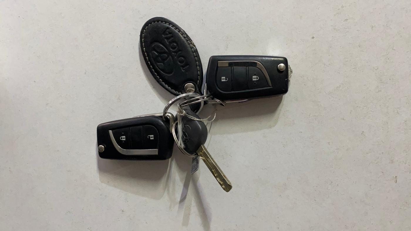 2018 Toyota Innova Crysta 2.7 GX AT 7 STR, Petrol, Automatic, 86,642 km, Key Close Up