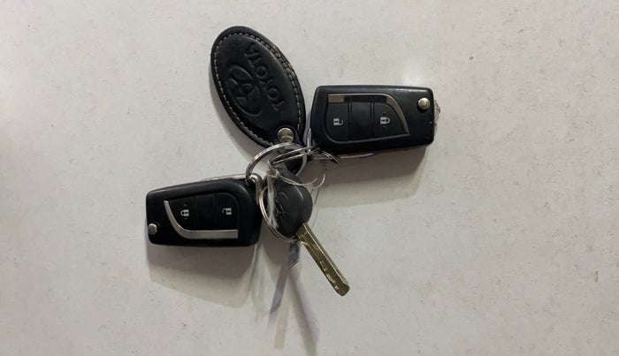 2018 Toyota Innova Crysta 2.7 GX AT 7 STR, Petrol, Automatic, 86,642 km, Key Close Up