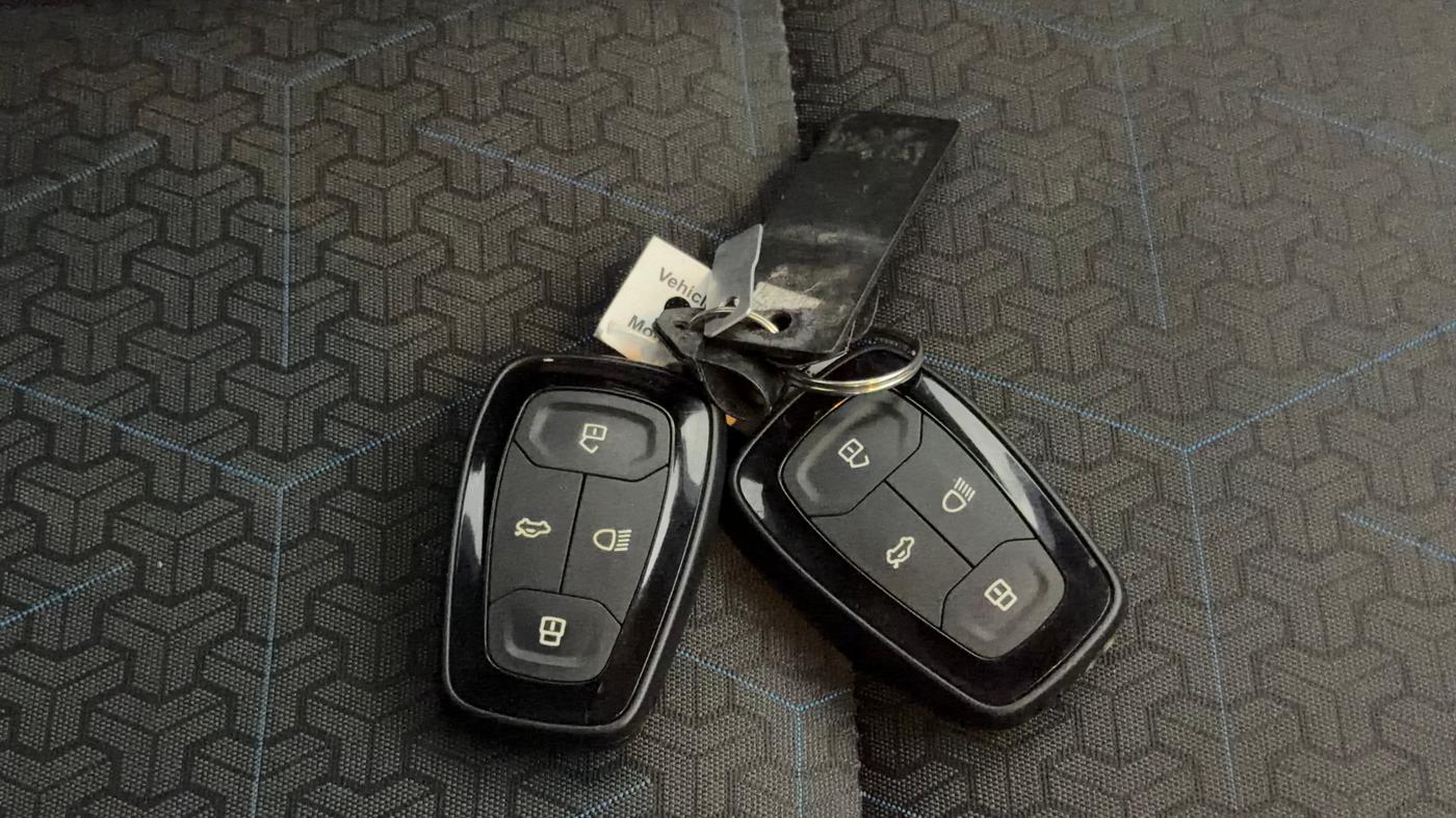 2023 Tata PUNCH CREATIVE  1.2 RTN DUAL TONE, Petrol, Manual, 28,441 km, Key Close Up