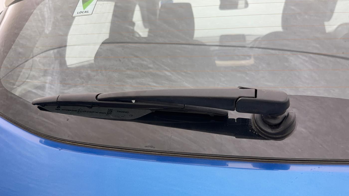 2023 Tata PUNCH CREATIVE  1.2 RTN DUAL TONE, Petrol, Manual, 28,441 km, Rear Wiper