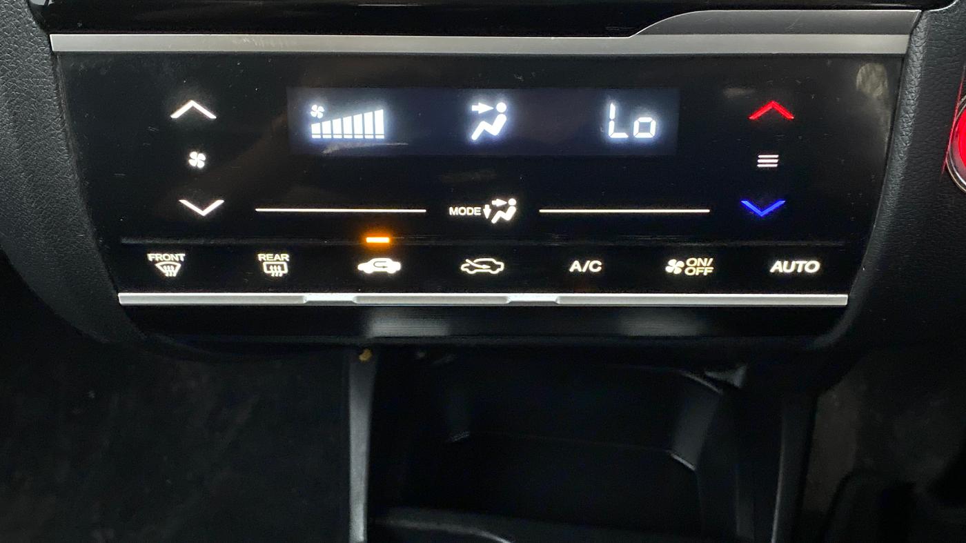 2017 Honda WR-V 1.5L I-DTEC VX MT, Diesel, Manual, 1,04,889 km, Automatic Climate Control