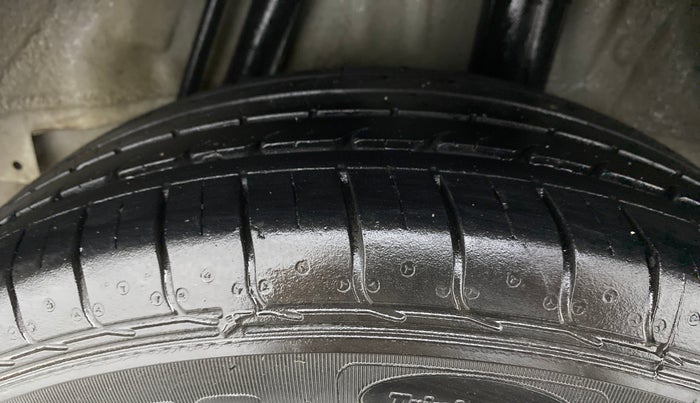 2017 Honda WR-V 1.5L I-DTEC VX MT, Diesel, Manual, 1,04,889 km, Left Rear Tyre Tread