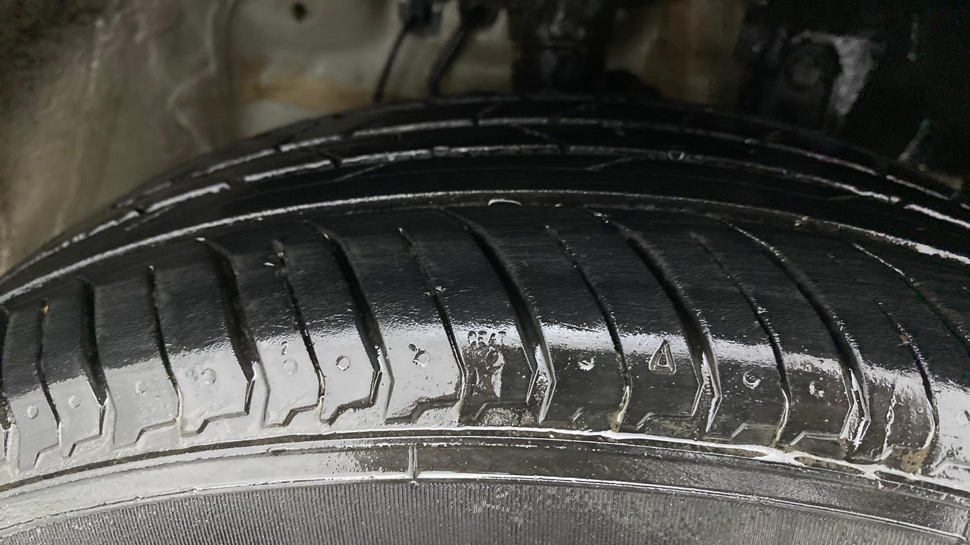 2017 Honda WR-V 1.5L I-DTEC VX MT, Diesel, Manual, 1,04,889 km, Right Front Tyre Tread