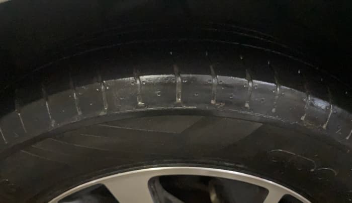 2021 Toyota Innova Crysta 2.4 GX AT 7 STR, Diesel, Automatic, 92,290 km, Left Front Tyre Tread