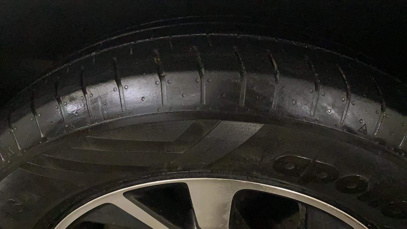 2021 Toyota Innova Crysta 2.4 GX AT 7 STR, Diesel, Automatic, 92,290 km, Right Front Tyre Tread