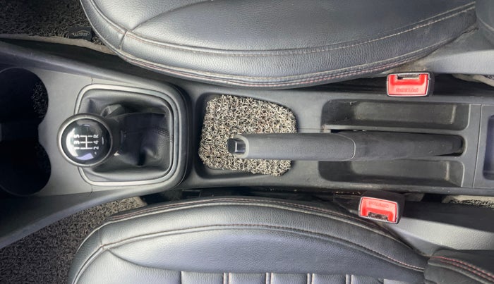 2018 Volkswagen Polo COMFORTLINE 1.0L MPI, Petrol, Manual, 1,38,642 km, Gear Lever