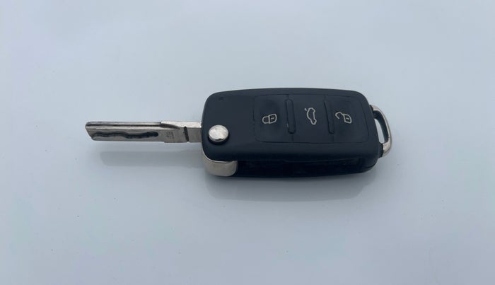 2018 Volkswagen Polo COMFORTLINE 1.0L MPI, Petrol, Manual, 1,38,642 km, Key Close Up