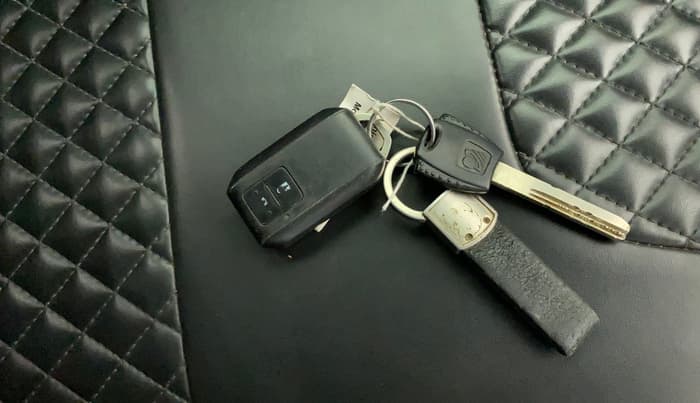 2019 Maruti Baleno ZETA PETROL 1.2, Petrol, Manual, 86,190 km, Key Close Up