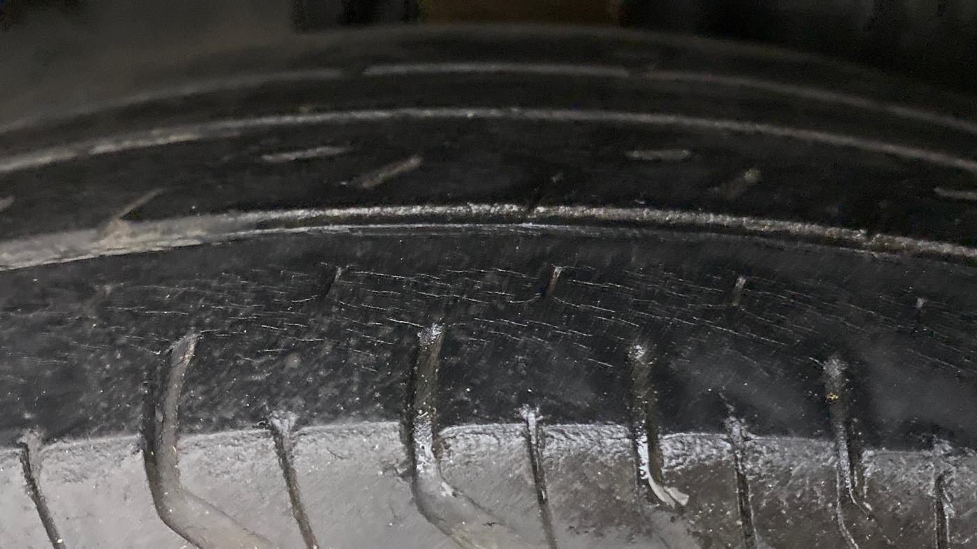 2011 Maruti Swift VXI, Petrol, Manual, 83,466 km, Right Rear Tyre Tread
