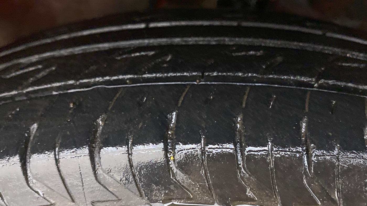2011 Maruti Swift VXI, Petrol, Manual, 83,466 km, Right Front Tyre Tread