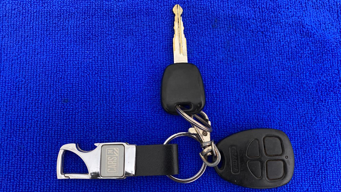 2011 Maruti Swift VXI, Petrol, Manual, 83,466 km, Key Close Up