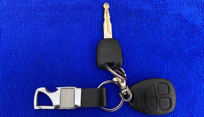 2011 Maruti Swift VXI, Petrol, Manual, 83,466 km, Key Close Up