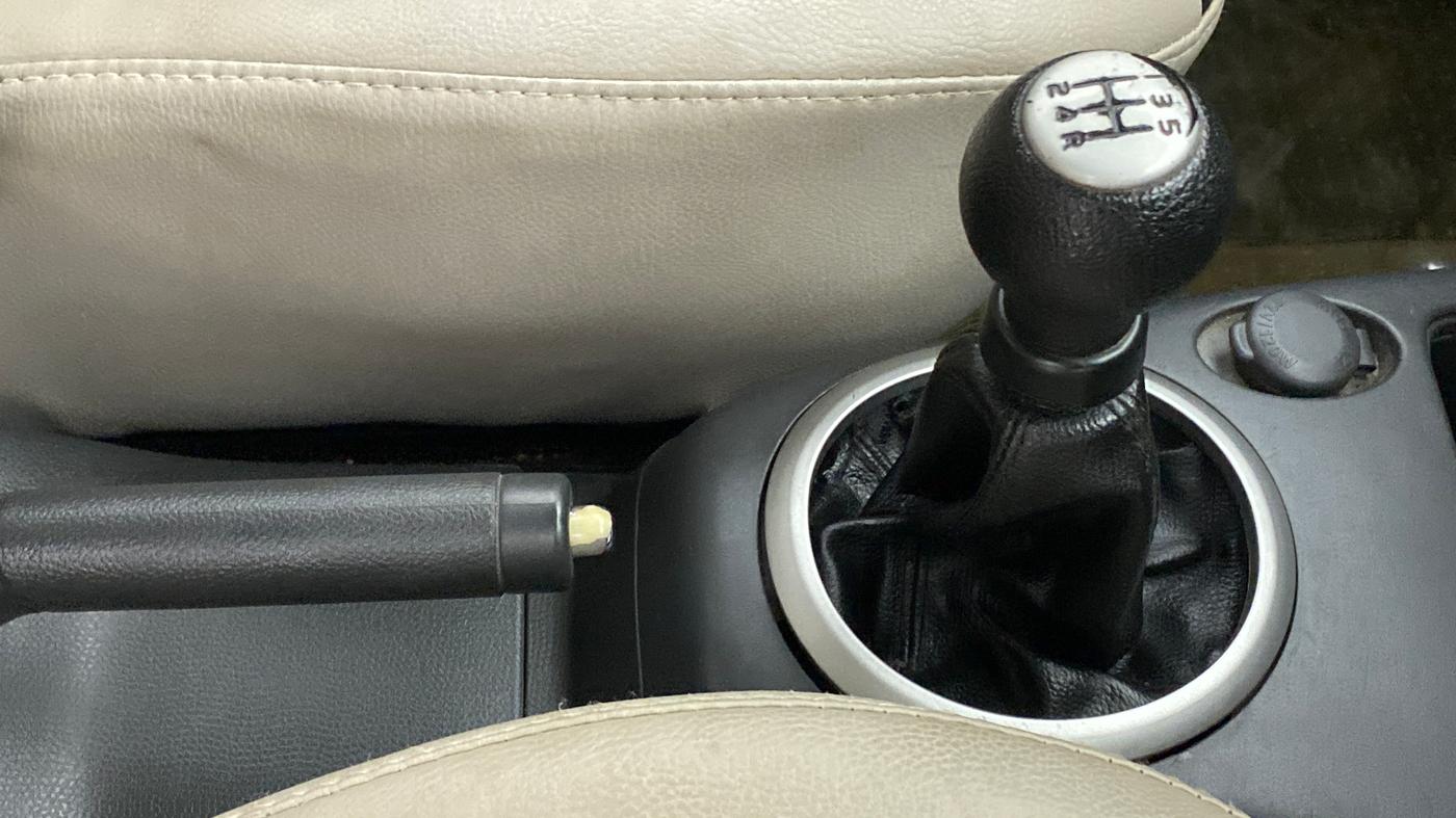 2011 Maruti Swift VXI, Petrol, Manual, 83,466 km, Gear Lever