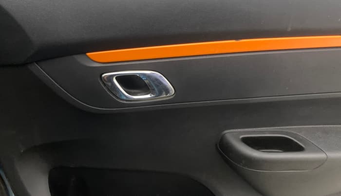 2021 Renault Kwid CLIMBER 1.0 (O), Petrol, Manual, 39,598 km, Driver Side Door Panels Control